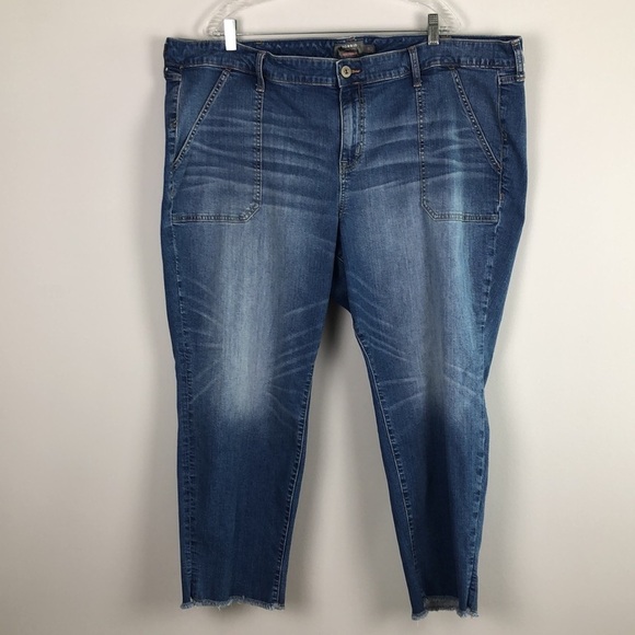 TORRID Cropped Botfriend Mid Rise Blue Denim Stretch Size 26 Straight Leg Jeans - Picture 2 of 16